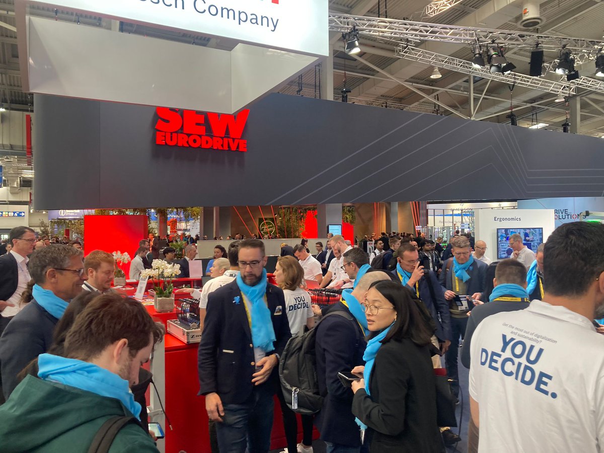 LaFrenchFab's tweet photo. 🐓 L'immersion dans l'innovation industrielle continue pour la mission #LearnAndPick au salon @hannover_messe ! 🇫🇷 

#FrenchFab #Industrie #TechInFab https://t.co/g2T1Ya1MLY