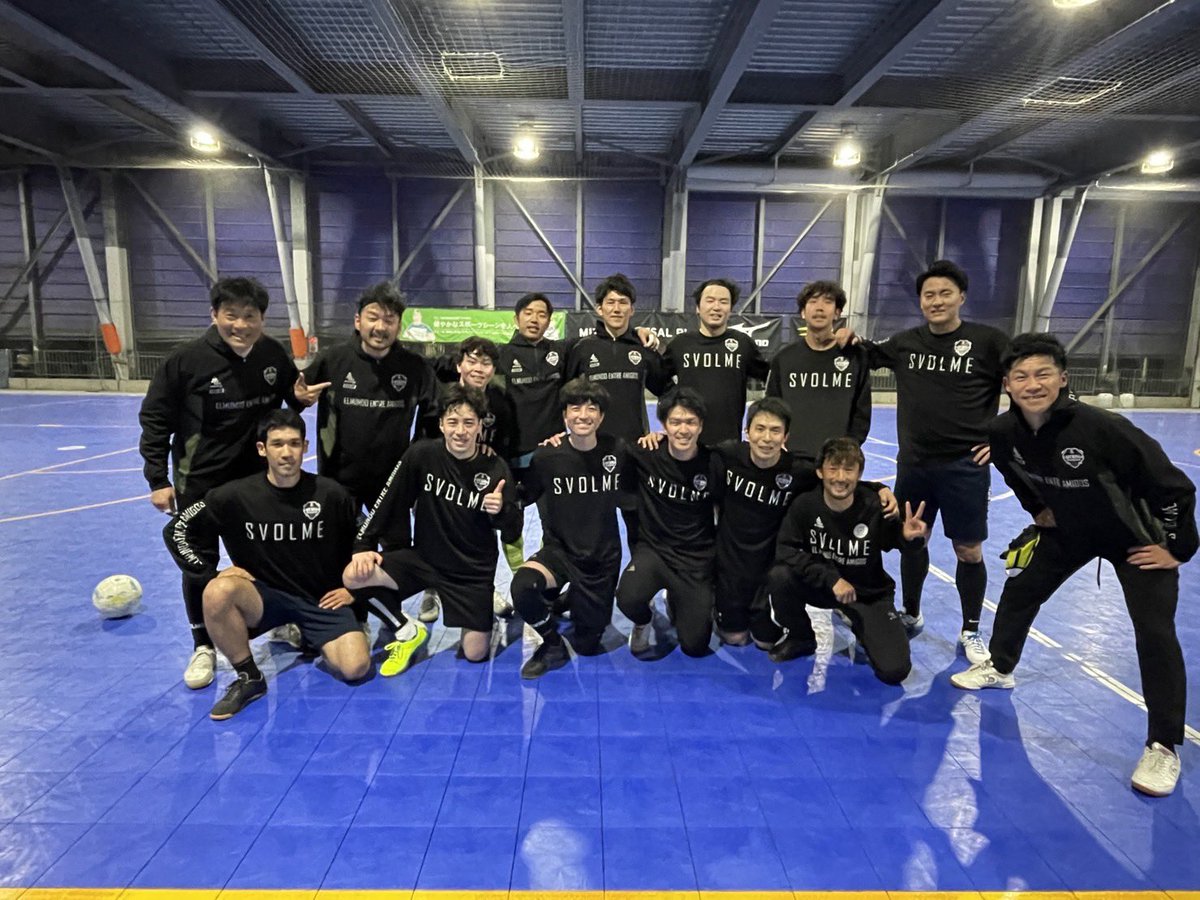 cafuringa2005's tweet photo. ⚫️🔴2023シーズンウェアサプライヤー🙌
今シーズンも@svolme_official 様とともに戦います🤝
そして今日のトレーニングではみんなでウェア着用して📸
トレーニングや公式戦、移動時等で着用します‼️
こちらでチェック👉https://t.co/ASiFjyiBRa
#SVOLME
#カフリンガ東久留米
#ウェアサプライヤー https://t.co/3lwf04Eddz