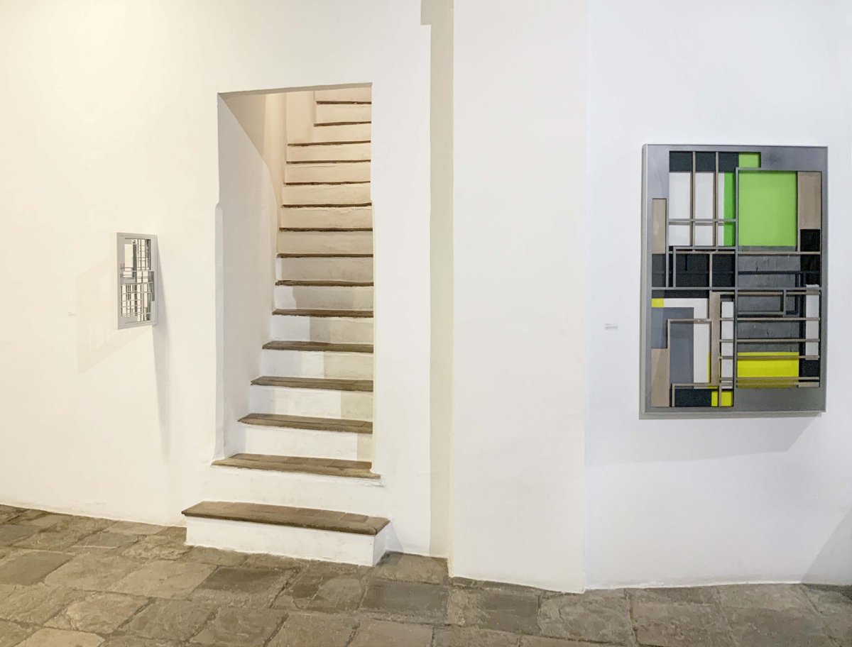 RafaelOrtizGal's tweet photo. "Geometrías implícitas", exposición de #JuanSuárez, #FernandoClemente y #NachoCarbó en @RafaelOrtizGal, #Sevilla.
Horario habitual: 10 a 13:30 h y 18 a 21 h.
Horario especial Feria de Abril: 24, 25, 27 y 28 de abril,  apertura de 10 a 13:30 h. Tardes y días 26 y 29, cerrado. https://t.co/T9d9L7mAAW