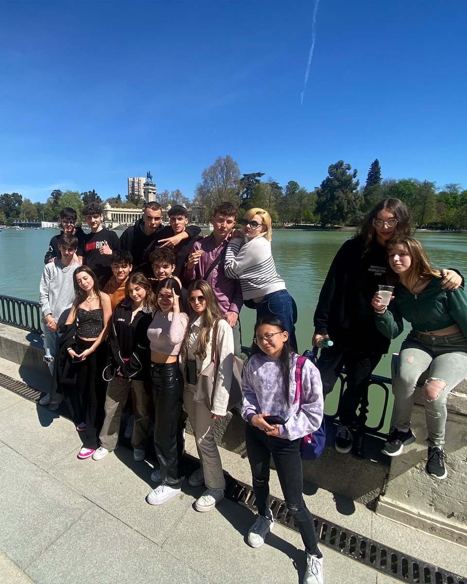STUCOM's tweet photo. âïžðð¢ððð ð ðð®ð¥ðð®ð«ðð¥ | ðŽðð
ððð
ðïž
Els alumnes de Batxillerat de Stucom han anat de viatge cultural a Madrid.
En aquest viatge l'alumnat ha pogut conÚixer i gaudir la ciutat!âš
#stucom #StucomÃsDemà #viatge #madrid #spain https://t.co/SJ7224dJiJ