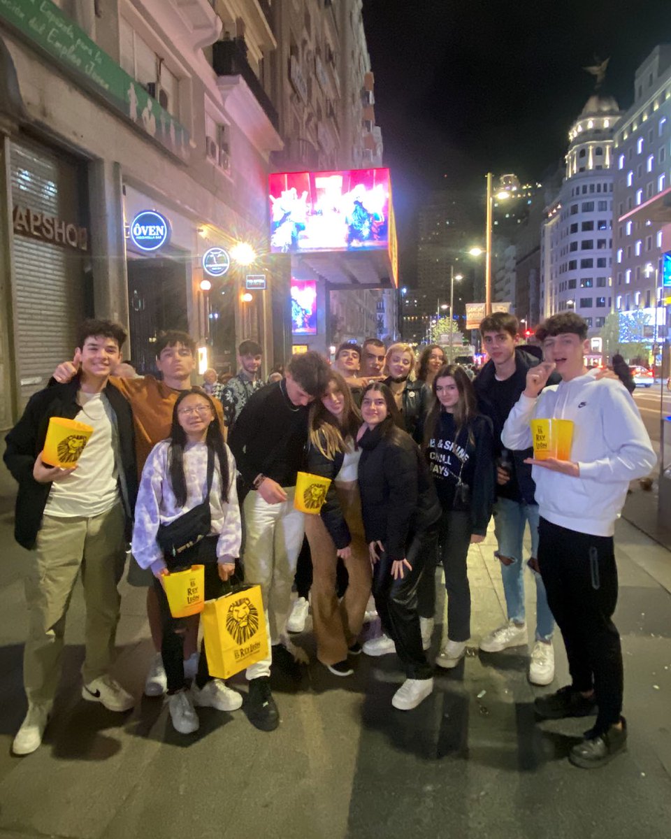 STUCOM's tweet photo. âïžðð¢ððð ð ðð®ð¥ðð®ð«ðð¥ | ðŽðð
ððð
ðïž
Els alumnes de Batxillerat de Stucom han anat de viatge cultural a Madrid.
En aquest viatge l'alumnat ha pogut conÚixer i gaudir la ciutat!âš
#stucom #StucomÃsDemà #viatge #madrid #spain https://t.co/SJ7224dJiJ