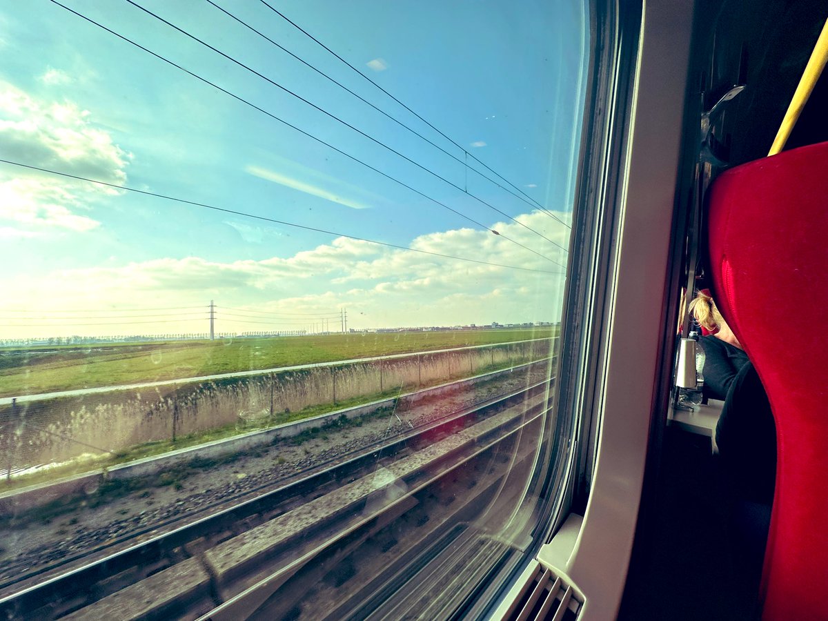 Joe__Yeomans's tweet photo. En route to Amsterdam for @KubeCon_ !
@CloudNativeFdn #KubeConEU #KubeCon https://t.co/bpdWkL4bbQ