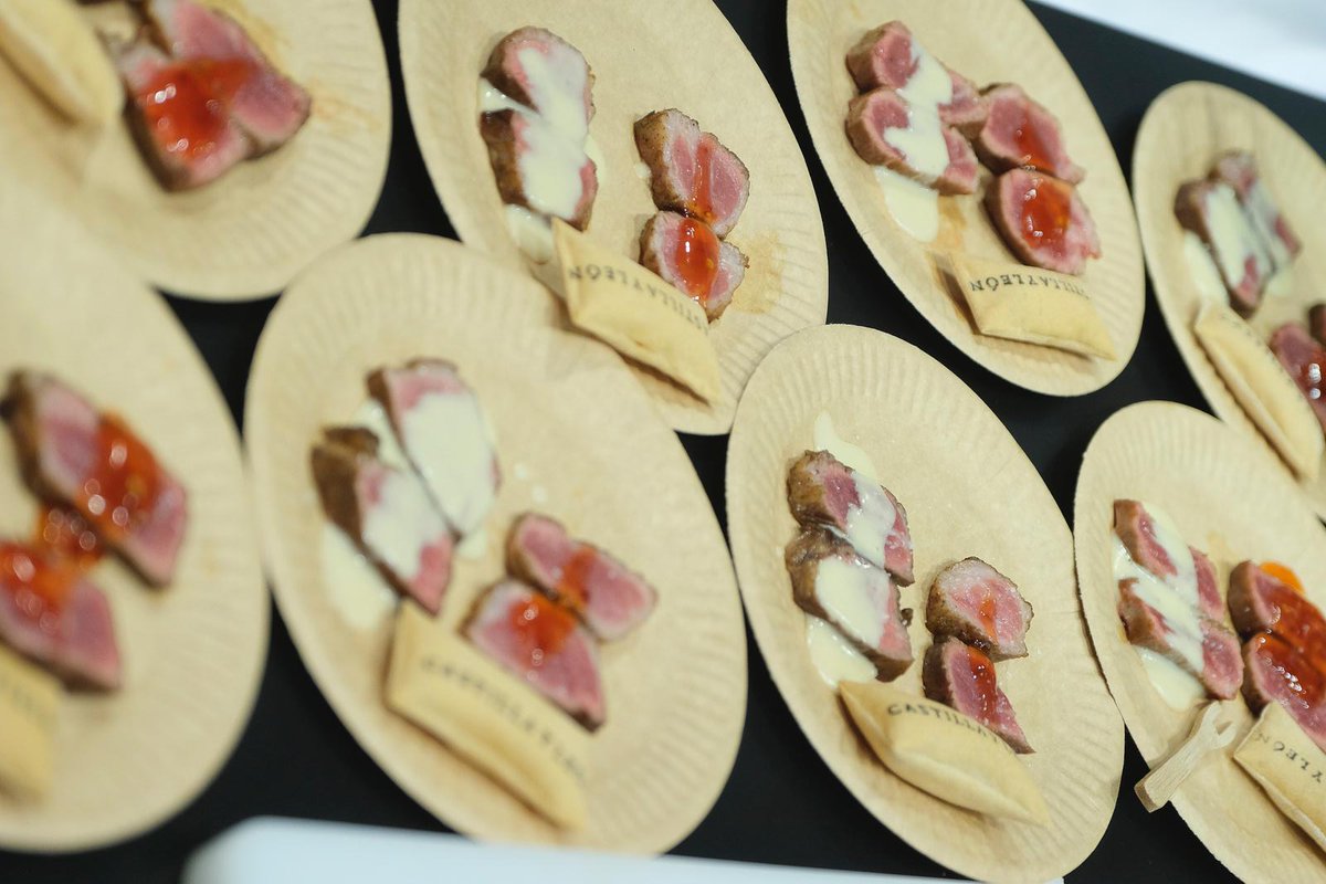 ¡Esta degustación huele que alimenta! 🧀 
<a href="/QuesosCerrato/">Quesos Cerrato</a> mano a mano con el chef Emilio Martín de <a href="/suite22rest/">Suite 22 Restaurant</a> en el espacio #TierraDeSaborExperience de <a href="/GrupoGourmets/">Grupo Gourmets</a> presenta:

💛 Presa ibérica con cremoso de queso, seguida por una degustación de queso 🤤
#SG23 #TierraDeSabor