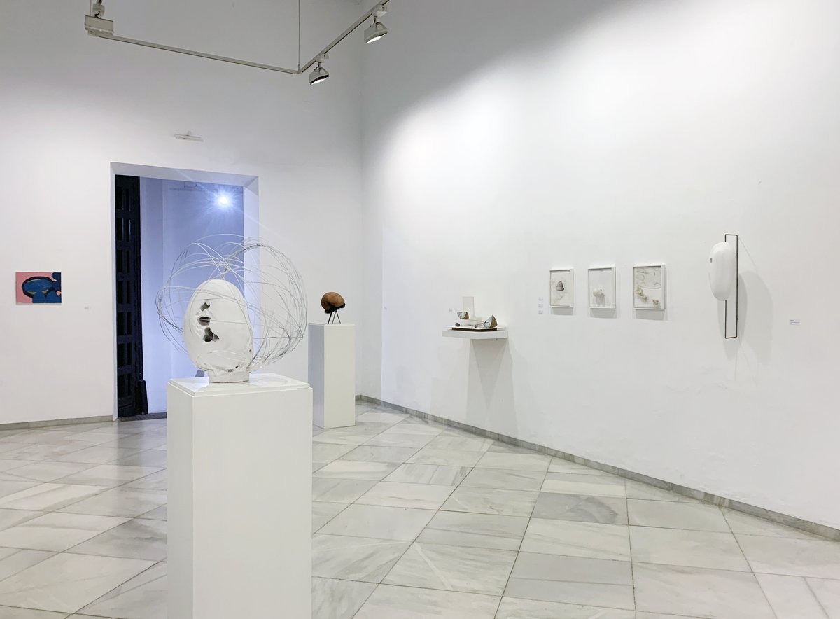 RafaelOrtizGal's tweet photo. "Geometrías implícitas", exposición de #JuanSuárez, #FernandoClemente y #NachoCarbó en @RafaelOrtizGal, #Sevilla.
Horario habitual: 10 a 13:30 h y 18 a 21 h.
Horario especial Feria de Abril: 24, 25, 27 y 28 de abril,  apertura de 10 a 13:30 h. Tardes y días 26 y 29, cerrado. https://t.co/T9d9L7mAAW