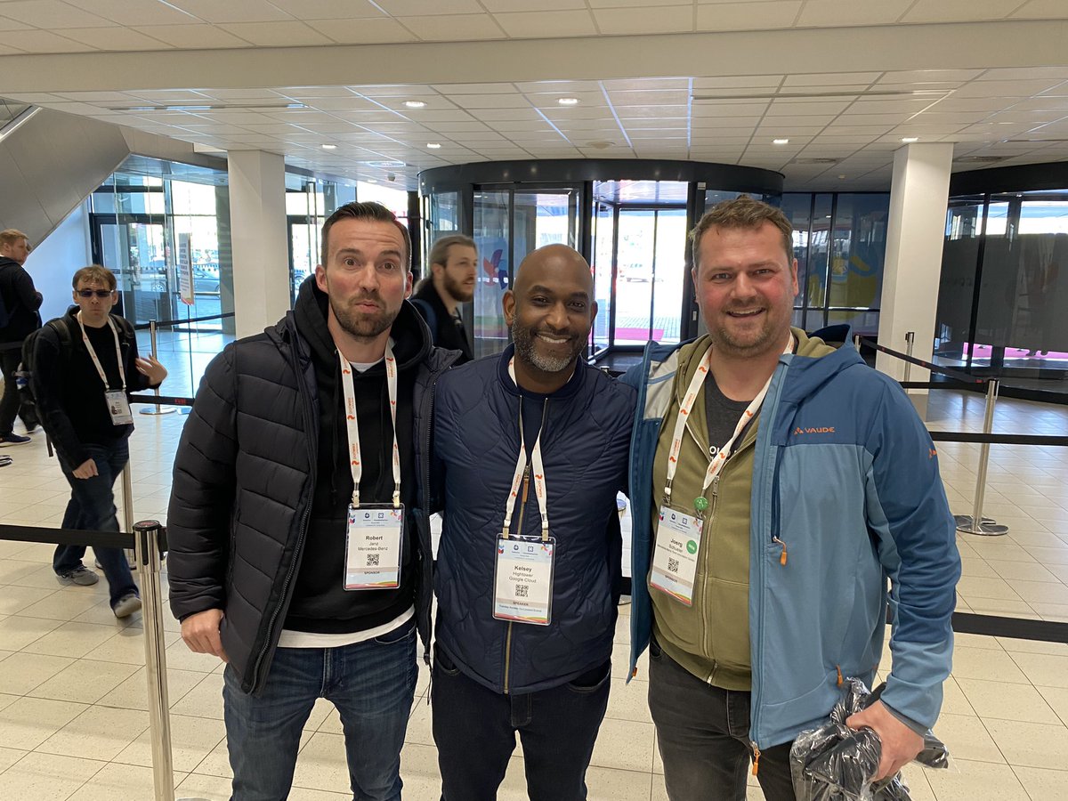 joersch21's tweet photo. …how it started….short conversation with @kelseyhightower @user_jr …everything’s prepared….see you tomorrow 

@KubeCon_  @mercedesbenz_ti
#kubeconmercedesbenz https://t.co/lgCfyflR4P