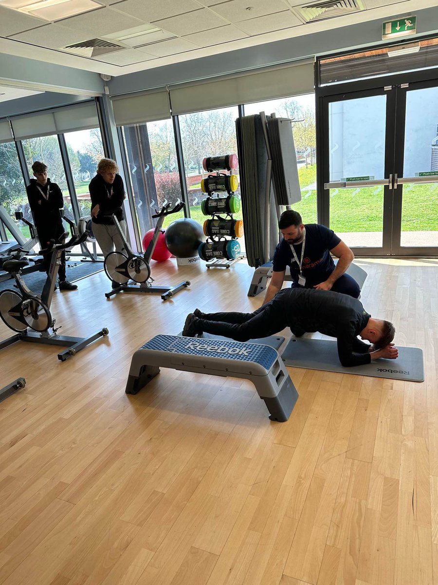 Very enjoyable day delivering a workshop on the rehabilitation of sports injuries at Stoke on Trent College for L3 Sports and Fitness students.

#sportstherapy #rehabilitation #sportsinjuries #strengthandconditioning #fitness #college #education #lecturing