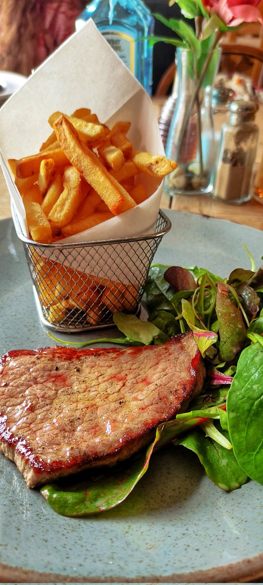 diningdevon's tweet photo. Did you know about @SwanLympstone £10 menu? Runs Monday to Wednesday 😁 #devonfoodhour #devonfoodnetwork https://t.co/FTYGdjNGSL