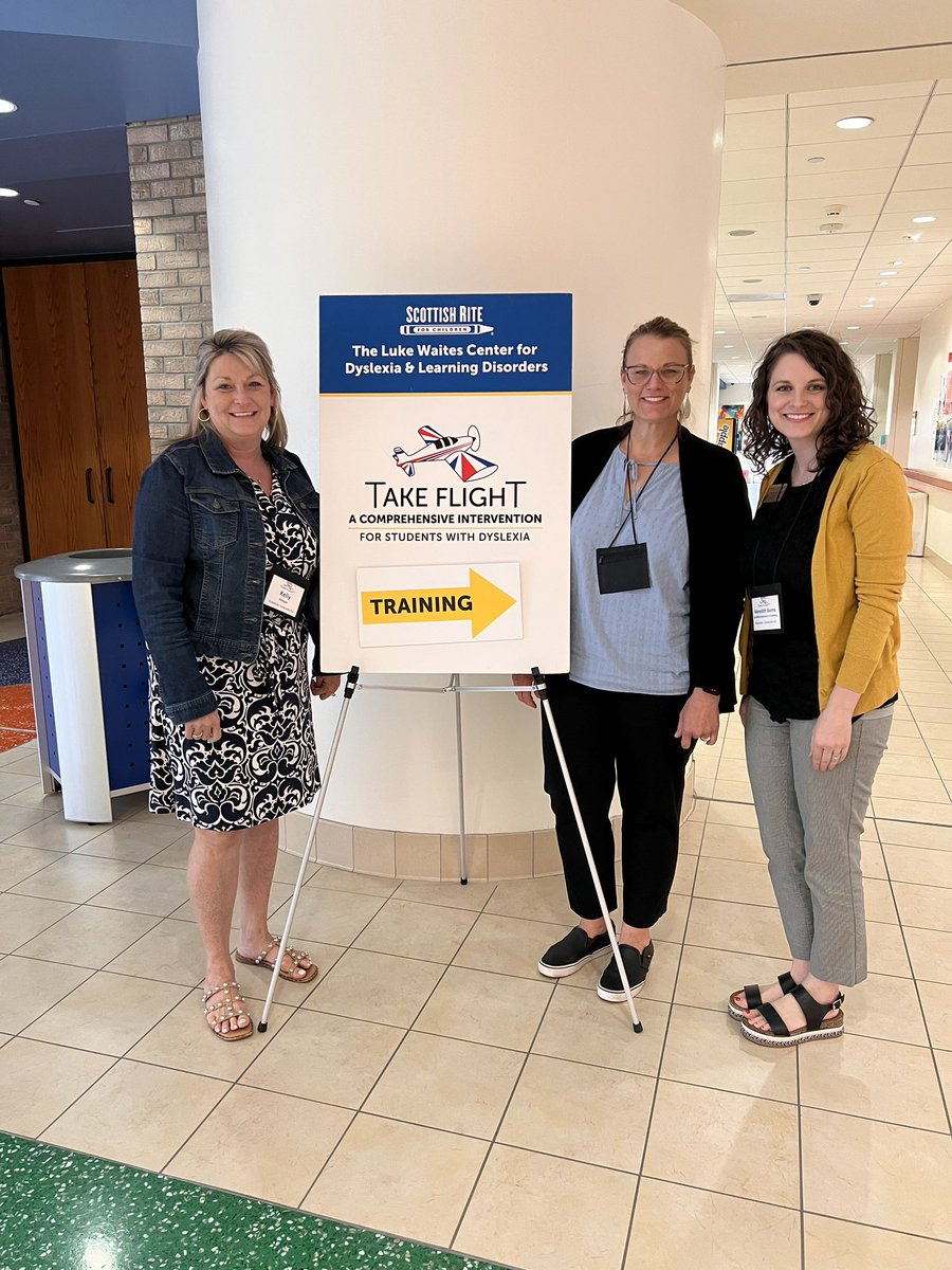 dyslexialdr's tweet photo. Excited for @kelly_rothgeb @MrsSenoraKeith to start their 2-year Take Flight dyslexia training journey and for @MrsBurnsReads as she begins her QI training. @BESTexans @HESRegalEagle #DESisBEST @GCISD https://t.co/HGUARPbEil