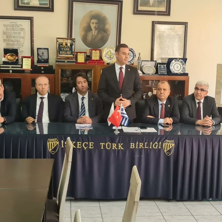 MericSelahattin's tweet photo. Chp Genel Başkan Yardımcısı Sn. Ahmet AKIN  beraberindeki heyet ile İskeçe ziyaretimizde merhum İskeçe Müftüsü Ahmet METE'nin kabrini, yeni seçilen İskeçe müftüsü Sn. Mustafa TRAMPA'yı ve İskeçe Türk Birliğini ziyaret ettik ve soydaşlarımız ile bir araya geldik. https://t.co/6agwgfnr1D