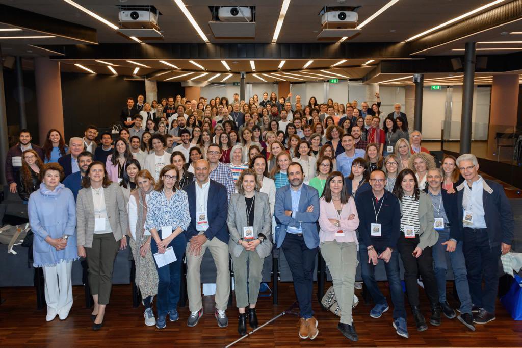 SCReuma's tweet image. ❤️Moltes gràcies als més de 220 reumatòlegs i reumatòlogues que vau fer que la #DiadaReuma23 fos un èxit! 🥳
Us deixem les fotos de família d’aquesta magnífica trobada👇🏻, i estigueu atents al nostre twitter perquè us anirem compartint el ressò que se n’ha fet als mitjans! 📰👏🏻