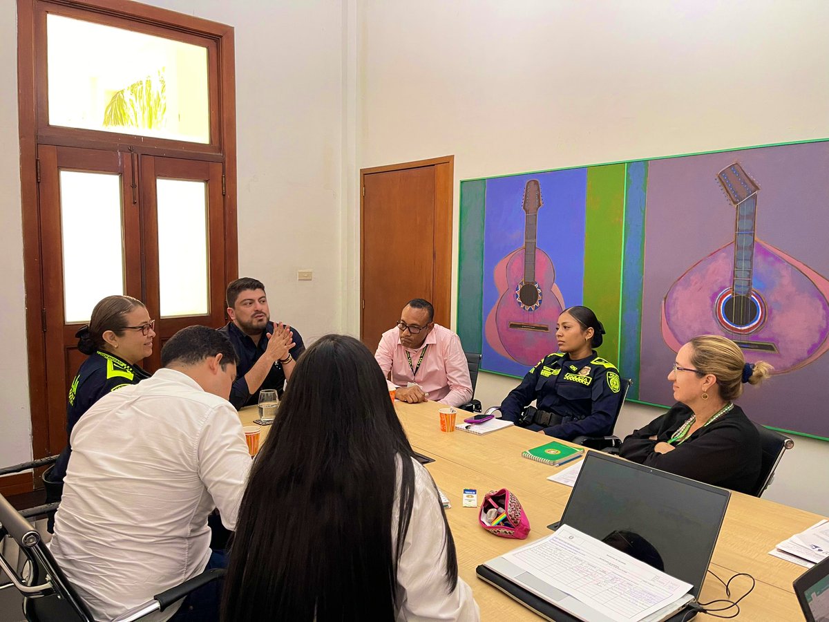 johnjruizm6's tweet photo. Realizamos seguimiento al contrato de estaciones de policía de El Peñón, Vado Real (Suaita), Berlin (Tona), San Gil y Charalá para revisar su supervisión y los plazos establecidos de ejecución. ¡Seguimos avanzando! 👮🏻🚓 @PoliciaStander https://t.co/GycnUDhOSp