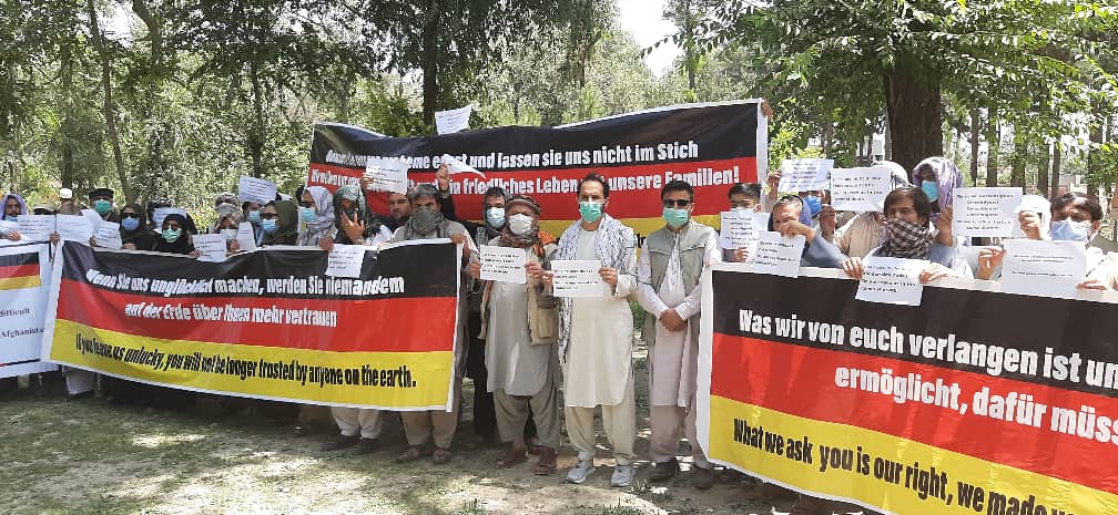 GizFormerstaff's tweet photo. We will not stop petitioning until we reach our goal. Please listen to us!  Why did you forget the former employees of Giz and why @BMZ_Bund sent rejection to our case applications while our lives are in danger because of working with the Germans?
@SvenjaSchulze68 
@UNHumanRights https://t.co/ZRwT6qgaX7