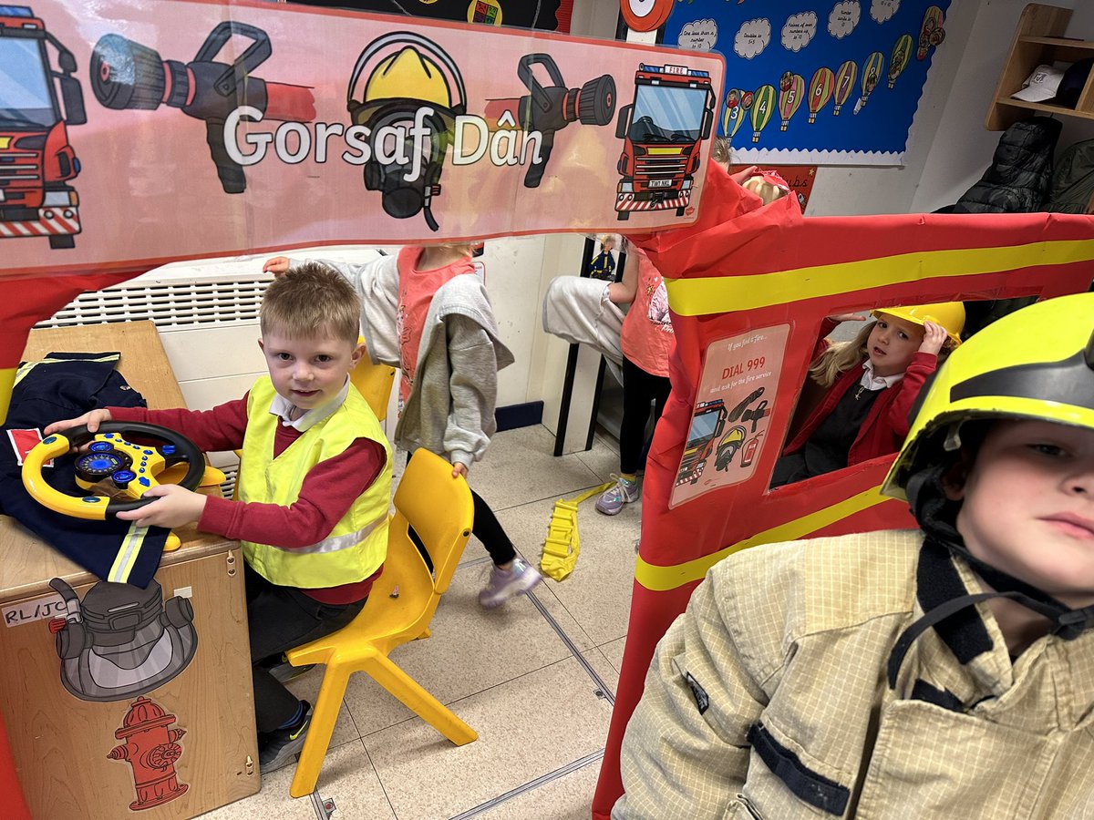 Year1PDCS's tweet photo. Yr1 are loving our new role play areas for our new topic on emergencies and learning from disasters. They used Jamboard today to design independent cwests that they’d like for the term too! #PupilVoice #PupilInfluence #IndependentLearning @SchoolsPembs https://t.co/5F2zPHFs2c