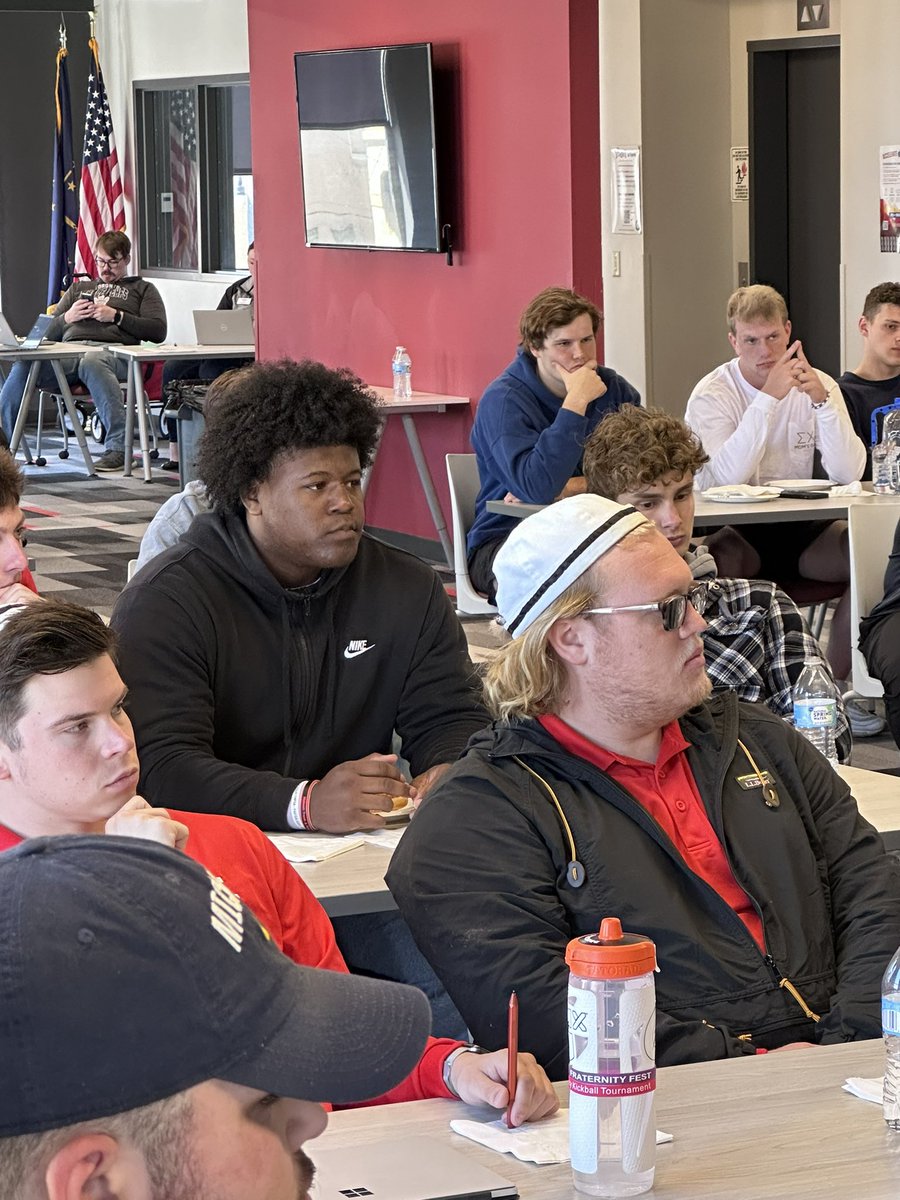 SLJMXI's tweet photo. Another exceptional opportunity for Wabash College CIBE participants! How often does a college student get to spend quality time with venture capital professionals? Thank you, Josh Kline '99 and Aman Brar '99! @WabashCIBE @WabashCollege @amandbrar https://t.co/lrNN2C4AlJ