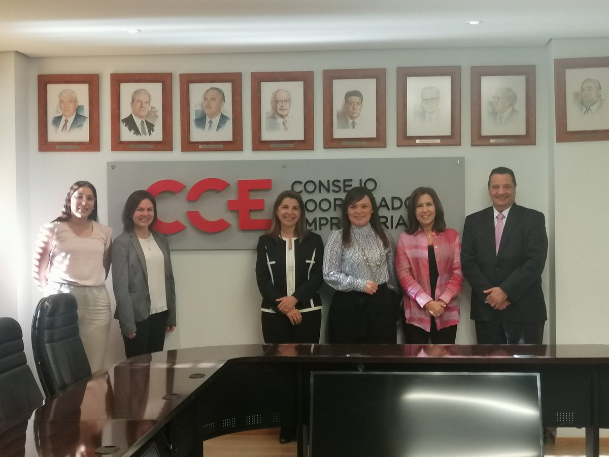 How can we achieve meaningful gender diversity on boards of directors in Mexico? At the @cceoficialmx, we discussed how to provide encouraging guidance to accelerate positive change with @rivadeneyraber @Davalos_007, Sylvia Meljem, Carol Clemente, Andrea Alcaraz and Carmen Diaz.