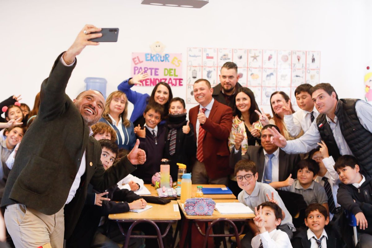 La educación rural sigue más vigente que nunca, innovando y generando sentido de comunidad. Hoy lo pude ver en Catapilco, junto a las comunidades educativas y al alcalde <a href="/GAlessandriB/">Gustavo Alessandri B</a>, quien es parte del Consejo para la #ReactivaciónEducativa. #GobiernoEnTerreno