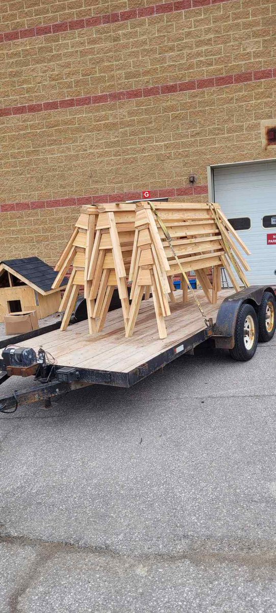 STA_CSS's tweet photo. Saw horse built by STA's grade 11/12 construction class for Hills Florist & Green Houses here in Lindsay. Lumber supplied by Mahon Saw Mill and Lumber. Supporting community partnerships. #STA #constructionclass #CKL #community https://t.co/N3IwkrUQEj
