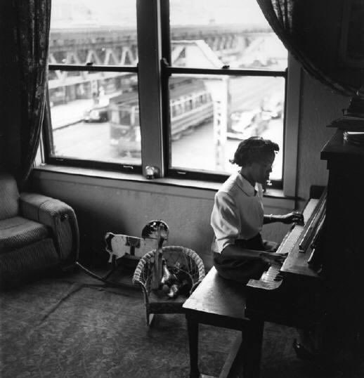 _LorraineHouse's tweet photo. Art hurts. Art urges voyages—
and it is easier to stay at home.

Gwendolyn Brooks https://t.co/PUTKagNZHw