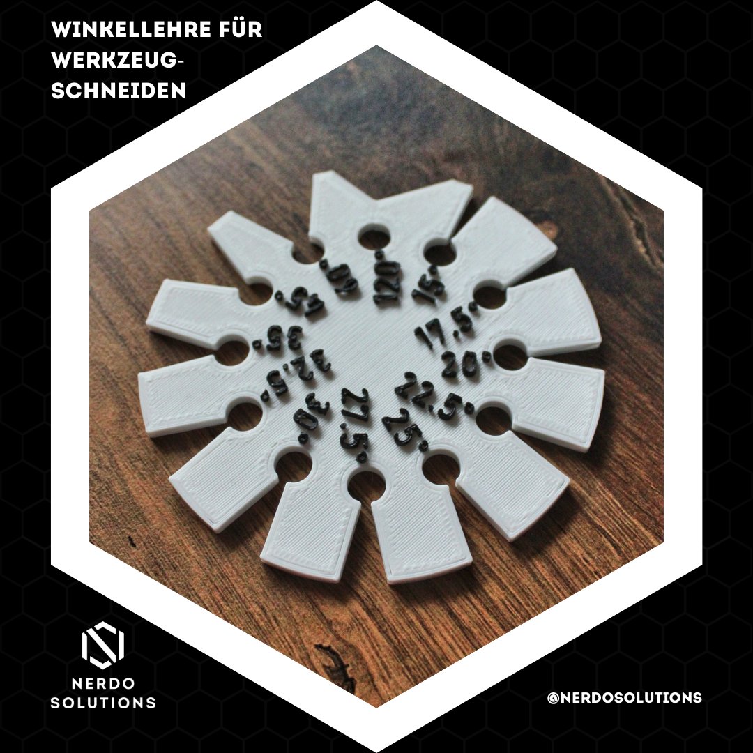 Wer die Messlatte beim Schleifen von Messern und Werkzeugen höher legt, möchte auch sicherstellen können, dass der Winkel passt. Mit solch einer Winkellehre ist das schnell und einfach erledigt. Für einen guten Kontrast zweifarbig schwarz auf weiß.

#NerdoSolution #3DPrinting