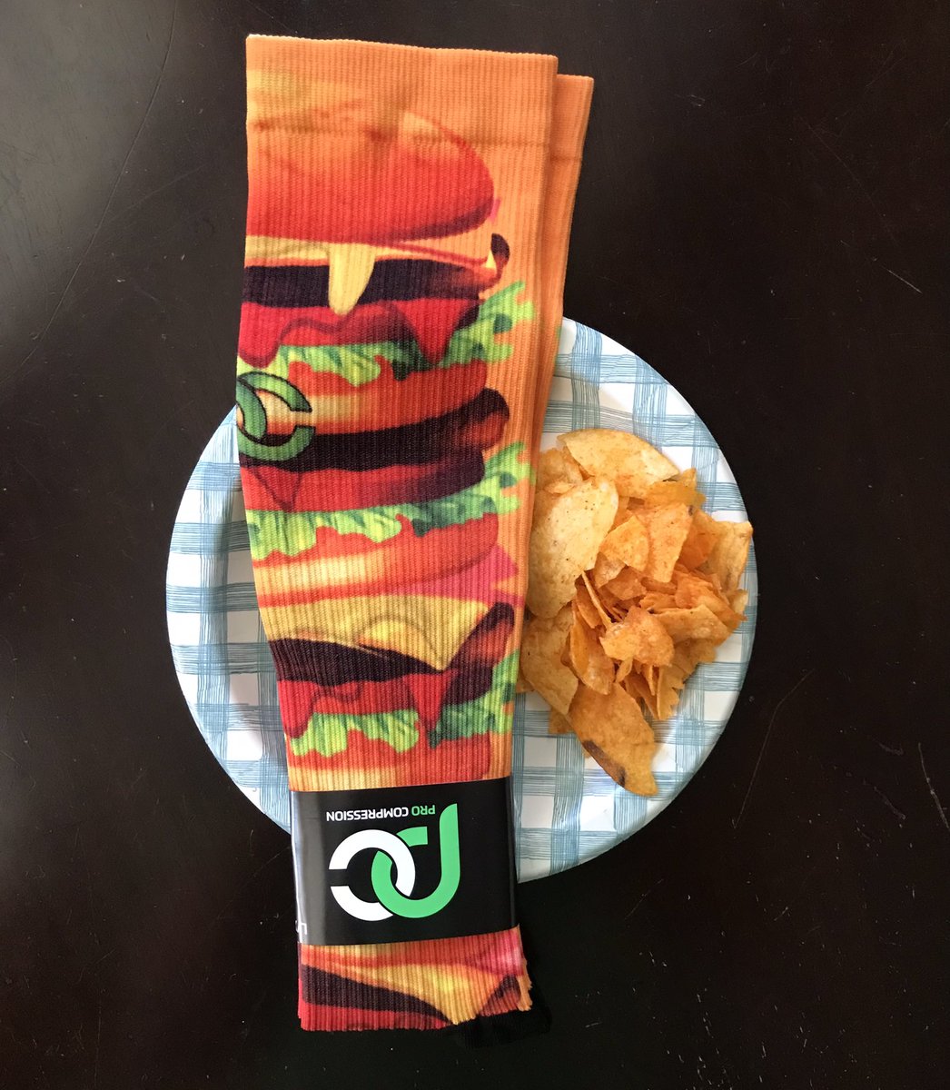 wortholomew's tweet image. MMM. #Runch is served. 🍔🤤

Tasty #GoodMailDay yesterday from @PROCompression.

#KeepItTight #PROAlumni #procompressionambassador #Socks #SockGame #Cheeseburger #RunChat #WeRunSocial #sponsored