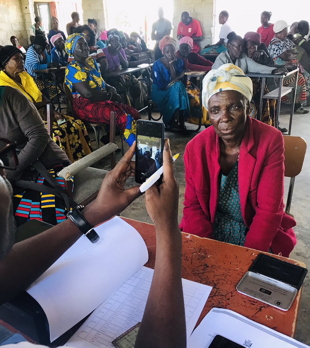Thumbs up 👍🏼👍🏾 for the new digital payment system for #SocialCash in #Zambia 🇿🇲 

Makes payments 💵💵 faster and more secure 🔒 Accountability in action!🌟🌟

#SweZam collaboration 🇸🇪🇿🇲