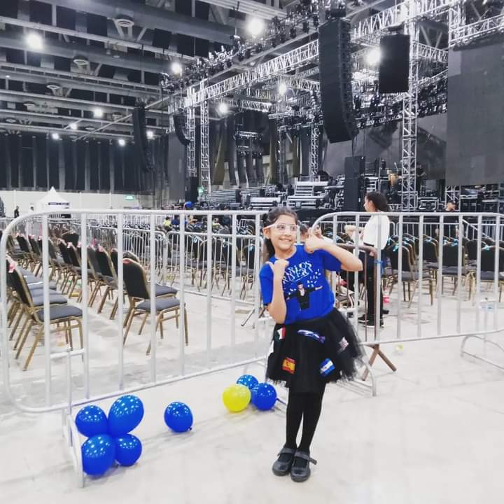 Beti_SoloTuTamp's tweet photo. Ver su carita cuando saludo a @_CarlosRivera y su emoción durante el concierto hizo que valiera cada peso... Ya quería llevarse su cobija y la almohada para que vieran que si era fan 🥰
#MiniRiverista
@ClubSoloTu @ClubSoloTuTamps https://t.co/vYa6YqyP0Z