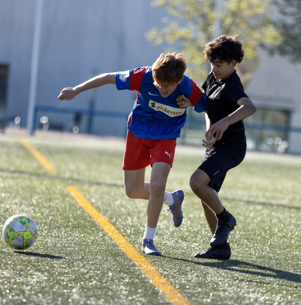 TacTacATF's tweet photo. Entrenamientos basados en realidades de partido. Impulsa tus cualidades físcias y técnicas @TacTacATF 

No dudes en contactarnos. #academiadefutbol #futbol #aprendizaje https://t.co/abVtYGJKb3