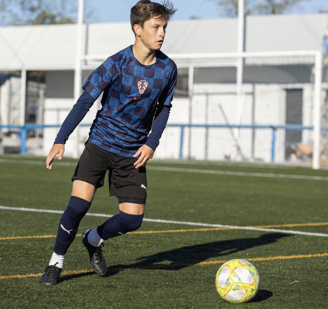 TacTacATF's tweet photo. Entrenamientos basados en realidades de partido. Impulsa tus cualidades físcias y técnicas @TacTacATF 

No dudes en contactarnos. #academiadefutbol #futbol #aprendizaje https://t.co/abVtYGJKb3