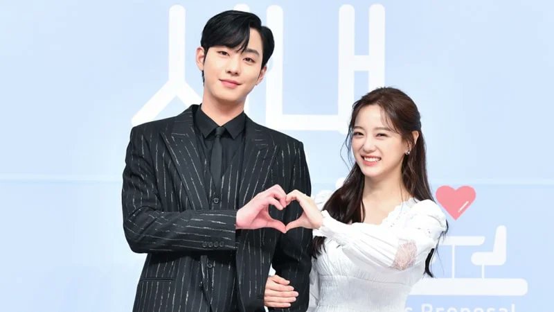 EllieUkly's tweet photo. Other Kdrama couples and then there's IU and Park Seojoon 😂😂😂 https://t.co/vjBG9Sr4ns