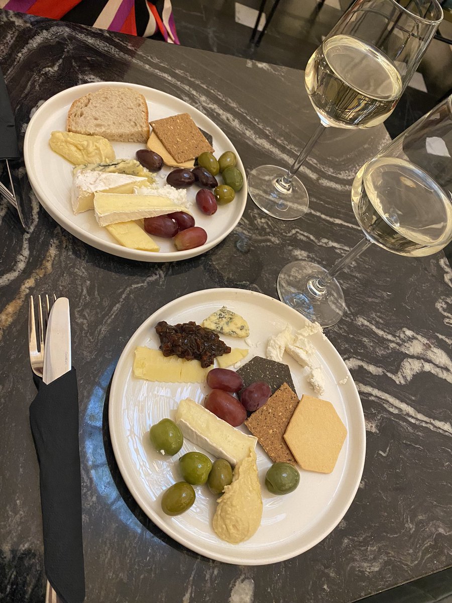 Only <a href="/VWorrall/">Vicky Worrall 💙</a> could find a hotel for us in London that provides free cheese and wine!! 🤣🥂