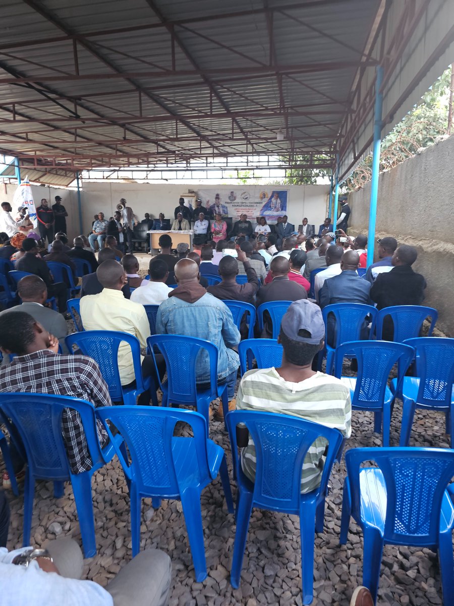 shabani_lukoo's tweet photo. #Kolwezi : En perspective des scrutins de décembre 2023, j'ai présidé une grande séance de travail avec représentants #UDPS de Kolwezi et des 5 territoires de la province du #Lualaba https://t.co/0hM4Br5n7p