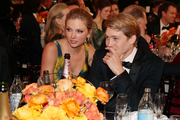 In today's newsletter, I discuss WHY Joe and Taylor broke up because I KNOW, from text evidence.

substack.com/inbox/post/115…