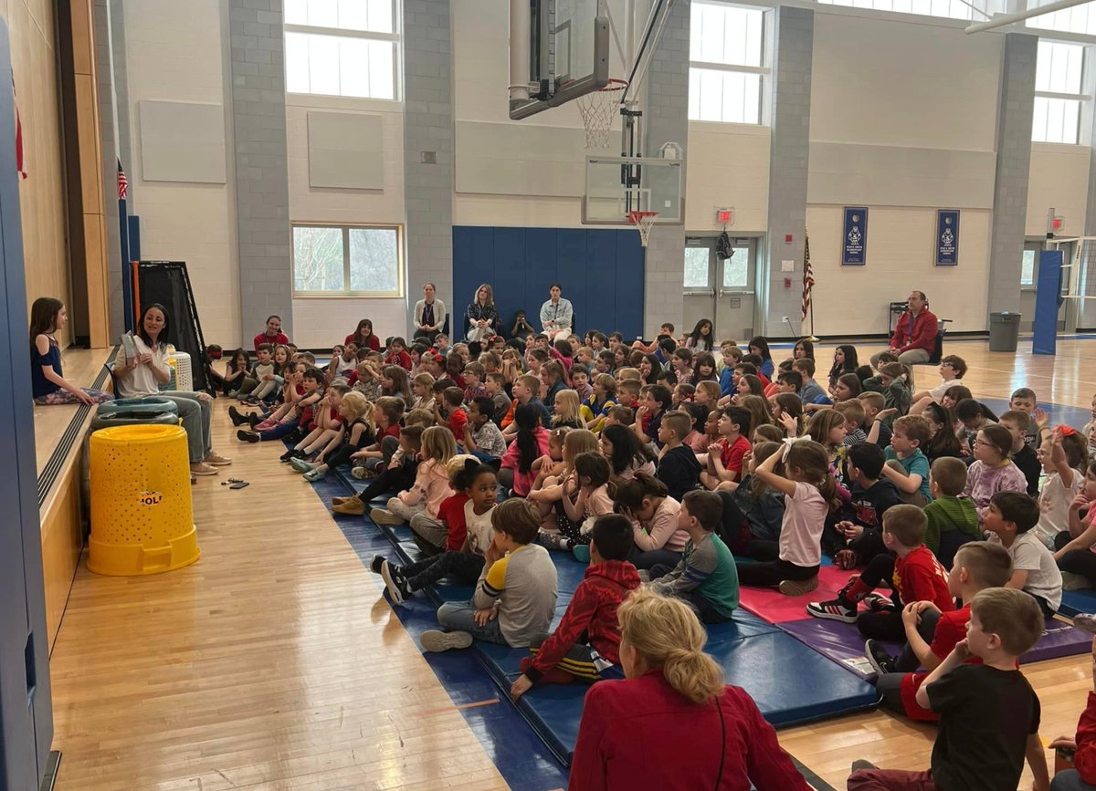 Tweet_DPS's tweet photo. Author and Smith School parent, Alicia Ramsdell, read her book βThe One and Only Incredible ME!β outloud on Friday to Kindergarten, First, and Second Grades at Smith School! πππ @Smitty_Bulldogs
#BeYOU #BeBRAVE #ThankYou #author #beyou #parent #DPS #SmithSchool https://t.co/aIyb4lqzBc