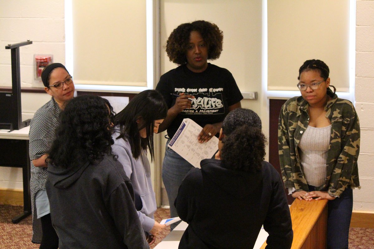 ChristaJ_Edu's tweet photo. Now Loading New Leaders!!! Today's FAM Executive Board Onboarding is an opportunity for student leaders to pass the torch 🔥to other student leaders!

How do you set your students up for leadership success? https://t.co/500UKK6aUX