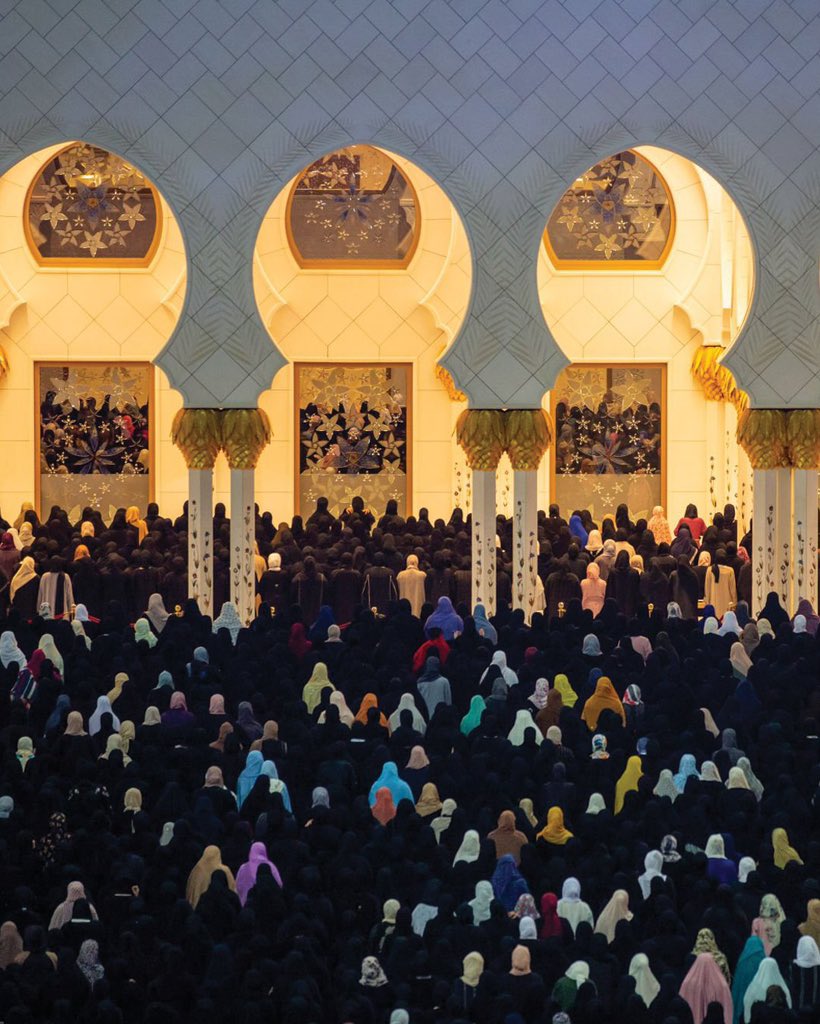 Arabbeau's tweet photo. Tarawih prayers on the Shaykh Zayed Grand Mosque, United Arab Emirates https://t.co/0DPR5Ba16L