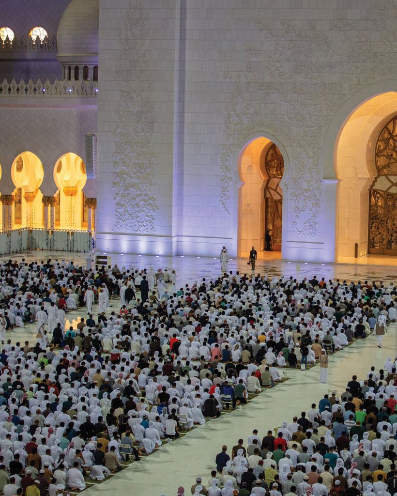Arabbeau's tweet photo. Tarawih prayers on the Shaykh Zayed Grand Mosque, United Arab Emirates https://t.co/0DPR5Ba16L