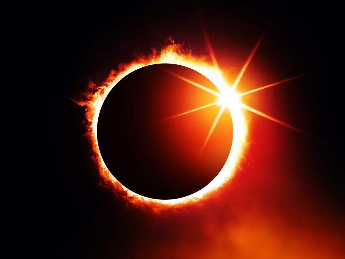 OneLuckyGirl_28's tweet photo. It's the first eclipse in Aries since 2015 & will be an ultra-rare “hybrid” solar eclipse that begins as a “ring of fire” & transitions into a cosmic dark sky, total eclipse along its journey. Solar eclipses mark the beginning of new eras. May good energy multiply in your life.