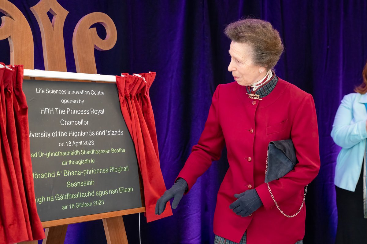Her Royal Highness The Princess Royal unveiling a plaque at our new Life Sciences Innovation Centre