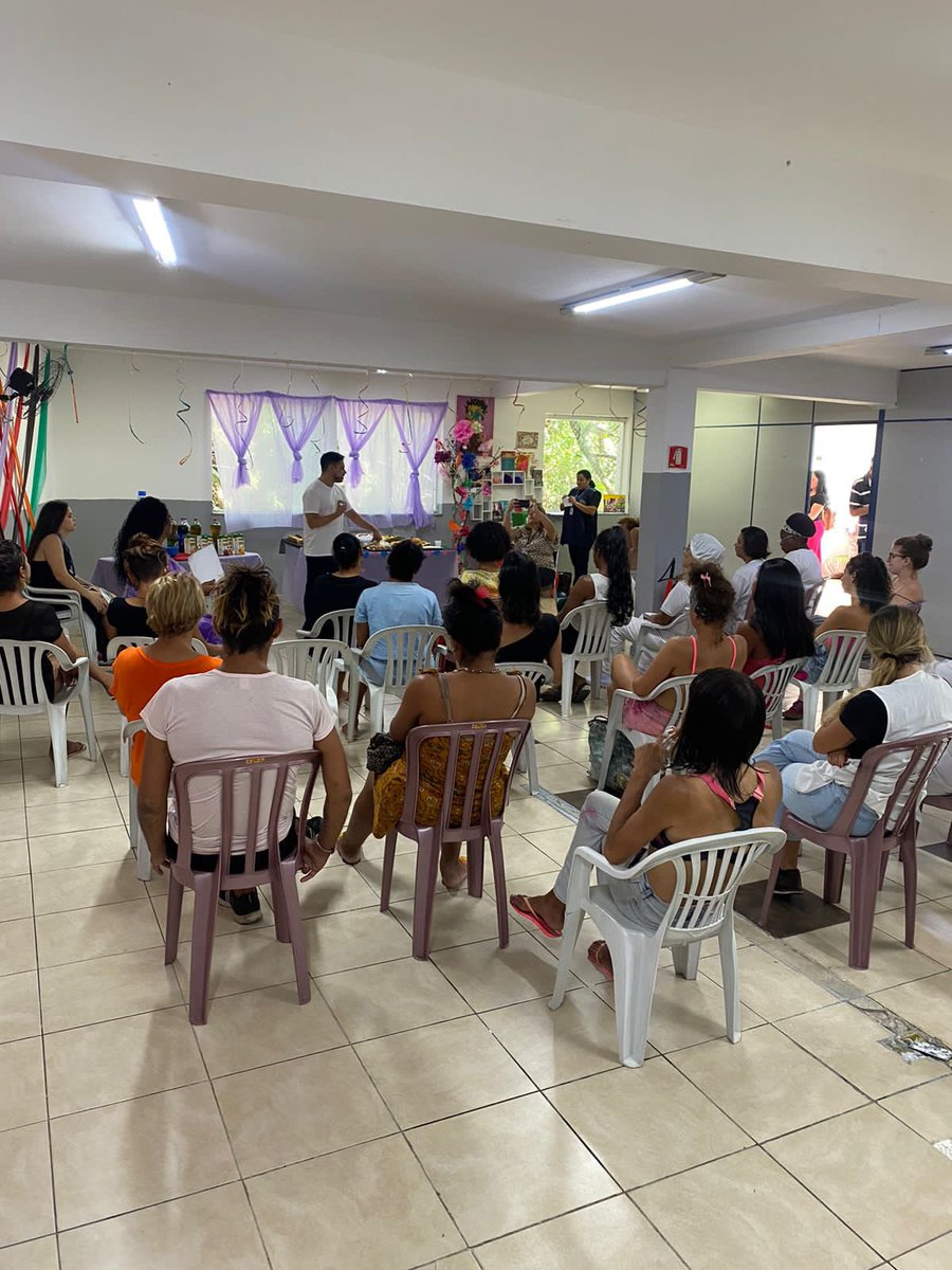 E aí galera do twitter, bora fortalecer as meninas da casa florescer ajudando com itens que elas precisam?

marquem influencers nesse post e repassem esse tweet ♥️🗣️