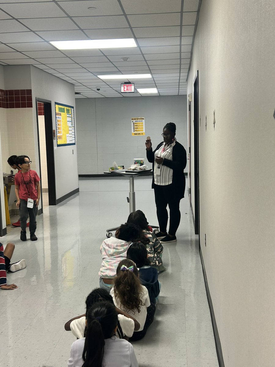 MooreWilliams76's tweet photo. Capturing instruction in every part of the day. 👏🏼👏🏼👏🏼👏🏼 Great job Ms.Hubbard’s 1st grade Math class. #JonesES_AISD #JESWeAreOne @dr_dharvey https://t.co/KPxBcN34u3