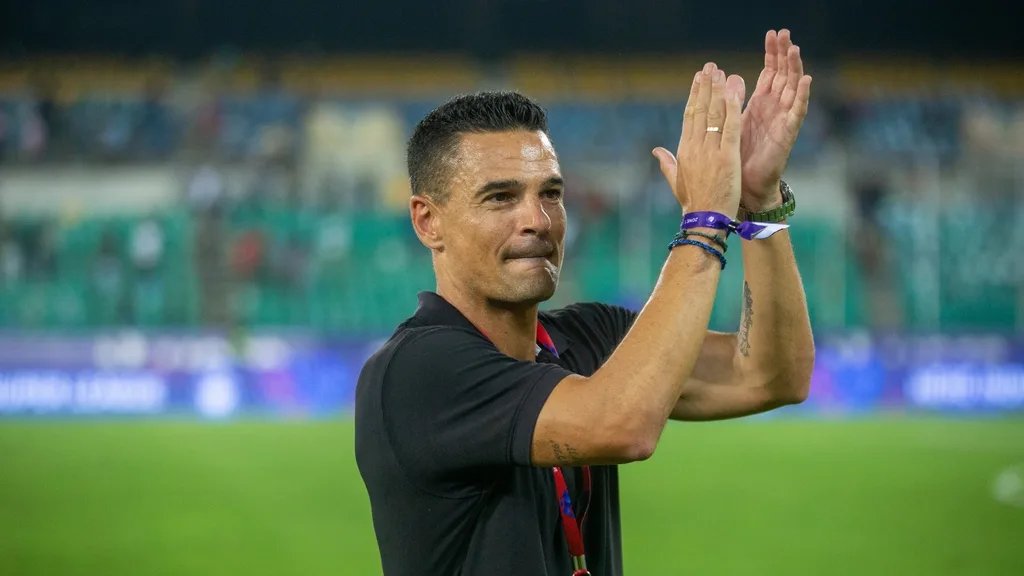 AritraParab's tweet photo. Today's game marked the end of Carlos Pena's tenure as FC Goa's coach, and we won, which is a suitable send-off to him.
However, we thank Coach Carlos Pena for his efforts and wish him success in his future endeavors ๐งก
#ForcaGoa #UzzoOnceAgain #FCGATKMB #HeroSuperCup https://t.co/WuQqg5Pb53