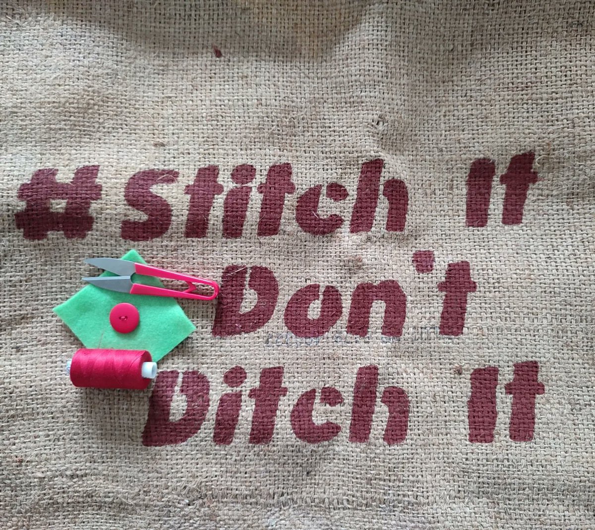 fashionnatascha's tweet photo. πβ»οΈπͺ‘π§΅βοΈ
The wind was cold but the mood was warm #stitchitdontditchit #StreetStitching
Repairing our clothes is 1 way to fight the horrific levels of textile waste that enter landfill every day.
Mending in public helps start important conversations about fashion consumption https://t.co/T7jxDtRoYT