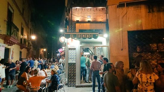 🍺LA CERVEZA SE BEBE DE PIE🍺

No podréis con nosotros. 

#LosTanquesALaCalle 
#SevillaNoSeVende
