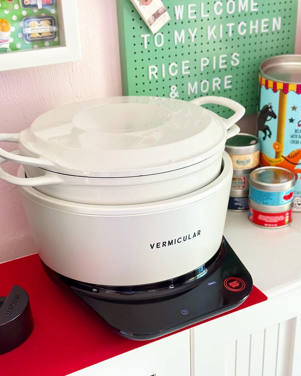 EllalalaHannah's tweet photo. 今年最初のグリーンピースごはん🍚💕
グリーンピースは一緒に炊くと色が悪くなるので、先に塩茹でしておき、冷ました煮汁でご飯を炊いて、炊けたらすぐに豆を投入し蒸らして完成🫛
大好きなゆめぴりかと高野豆腐の卵とじ😋
#ゆめぴりか
#thericefactory https://t.co/R9YfCgP5hO