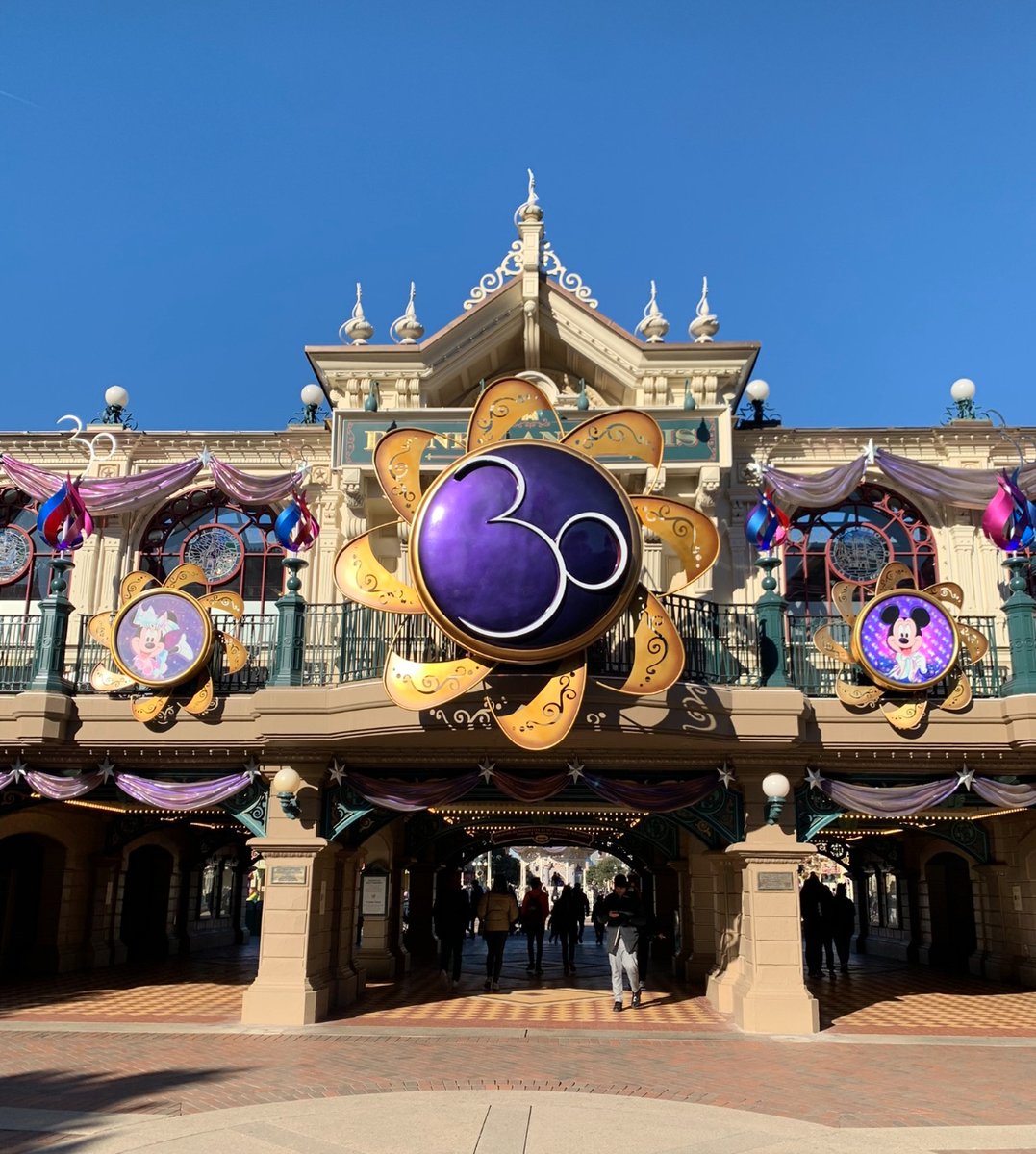 atrapalo's tweet photo. Hace unos días viajamos al país de los sueños y la magia ✨ para resolver todas las dudas de los que estáis pensando en ir a @DisneylandParis. Lee aquí nuestros tips para que los sueños no se conviertan en pesadilla. ✍️#Houdinis #Atrápalo #DisneylandParis https://t.co/CjaXgIrVV0 https://t.co/OfFt4y4dta