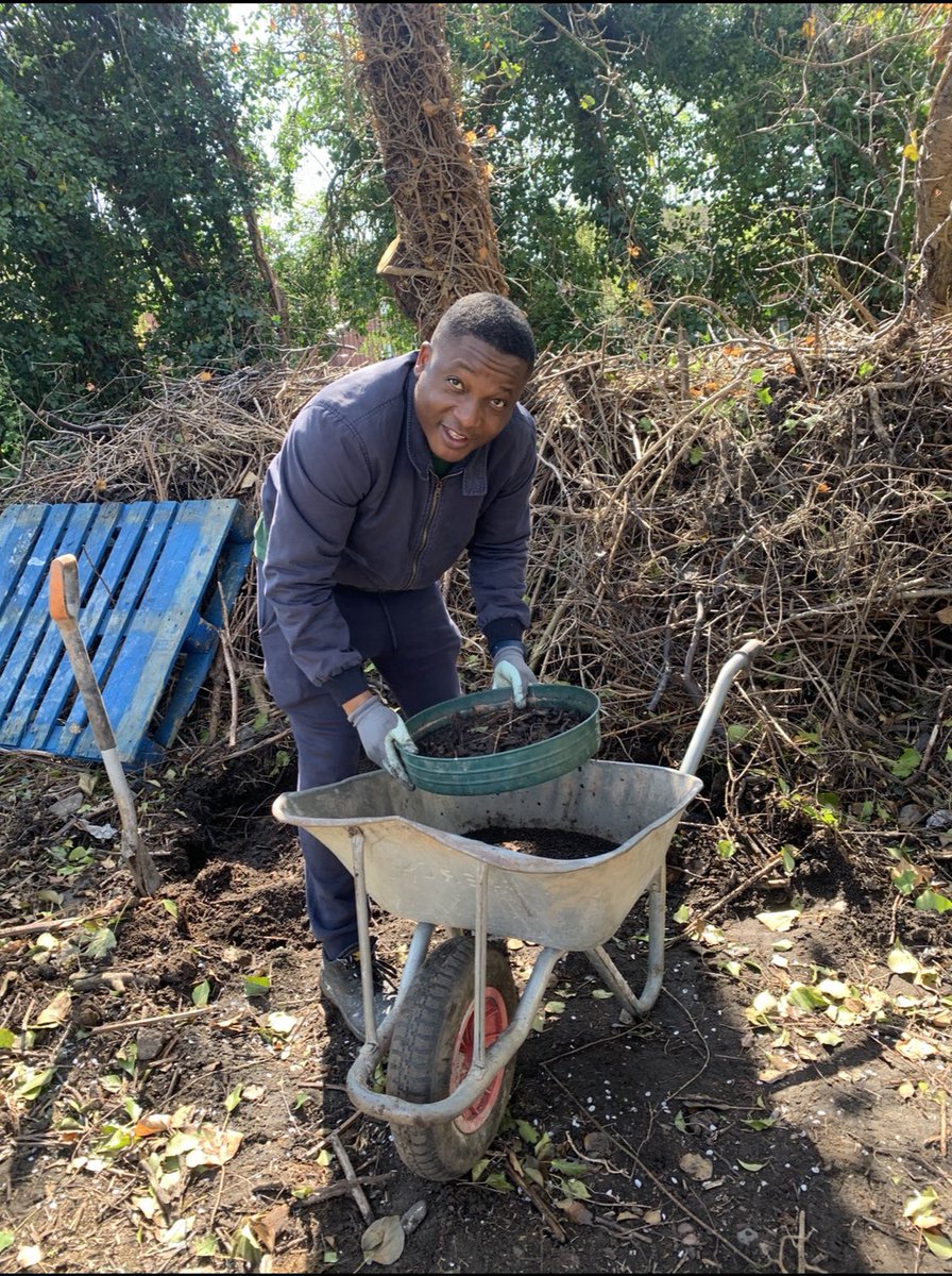 LPTarts's tweet photo. Another brilliant Green Room Gardeners down Queens Road Allotment this morning - from planting peas to penning poems. Want to know more? See the below flyer for how to get in touch 💚 🌞👇 https://t.co/nEquYOhm0v