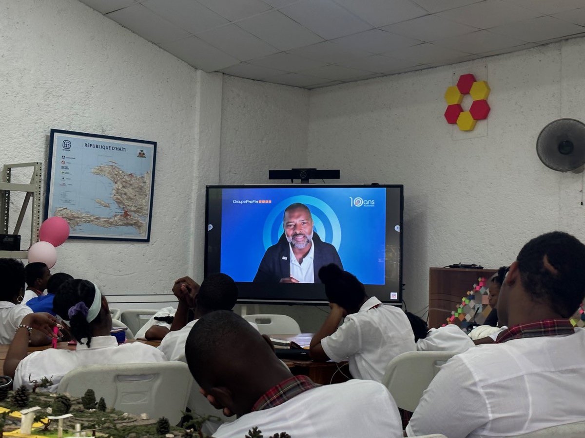 profintv's tweet photo. Les élèves du Catts Pressoir branchés au #SIFHAITI2023 pour supporter leur projet: “Expo-science à fort impact de développement durable” présenté lors du sommet #Jour2 @CGuyEtienne  @GroupeProFin @rparet 

@CFIHT @BRHHaiti @Logistiquegroup https://t.co/fNkEmC1SoW