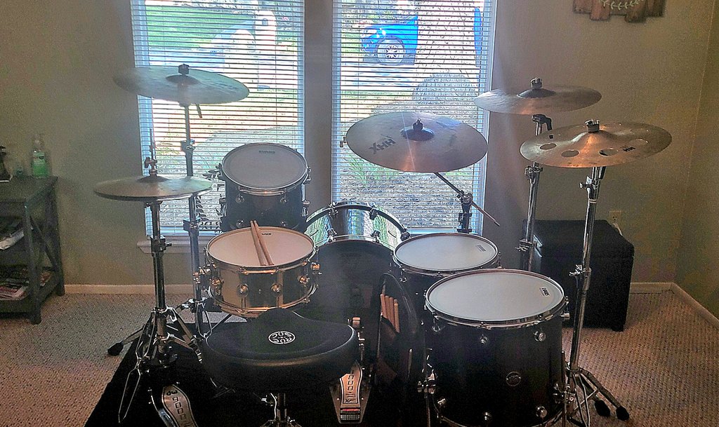 ibeatroxy's tweet photo. #dwdrums  #dwhardware #sabiancymbals #evansdrumheads #rocnsoc https://t.co/n8TK8xvY8z
