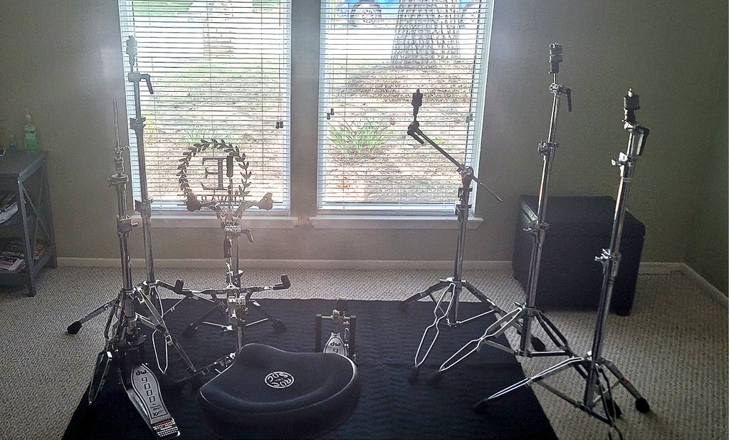 ibeatroxy's tweet photo. #dwdrums  #dwhardware #sabiancymbals #evansdrumheads #rocnsoc https://t.co/n8TK8xvY8z