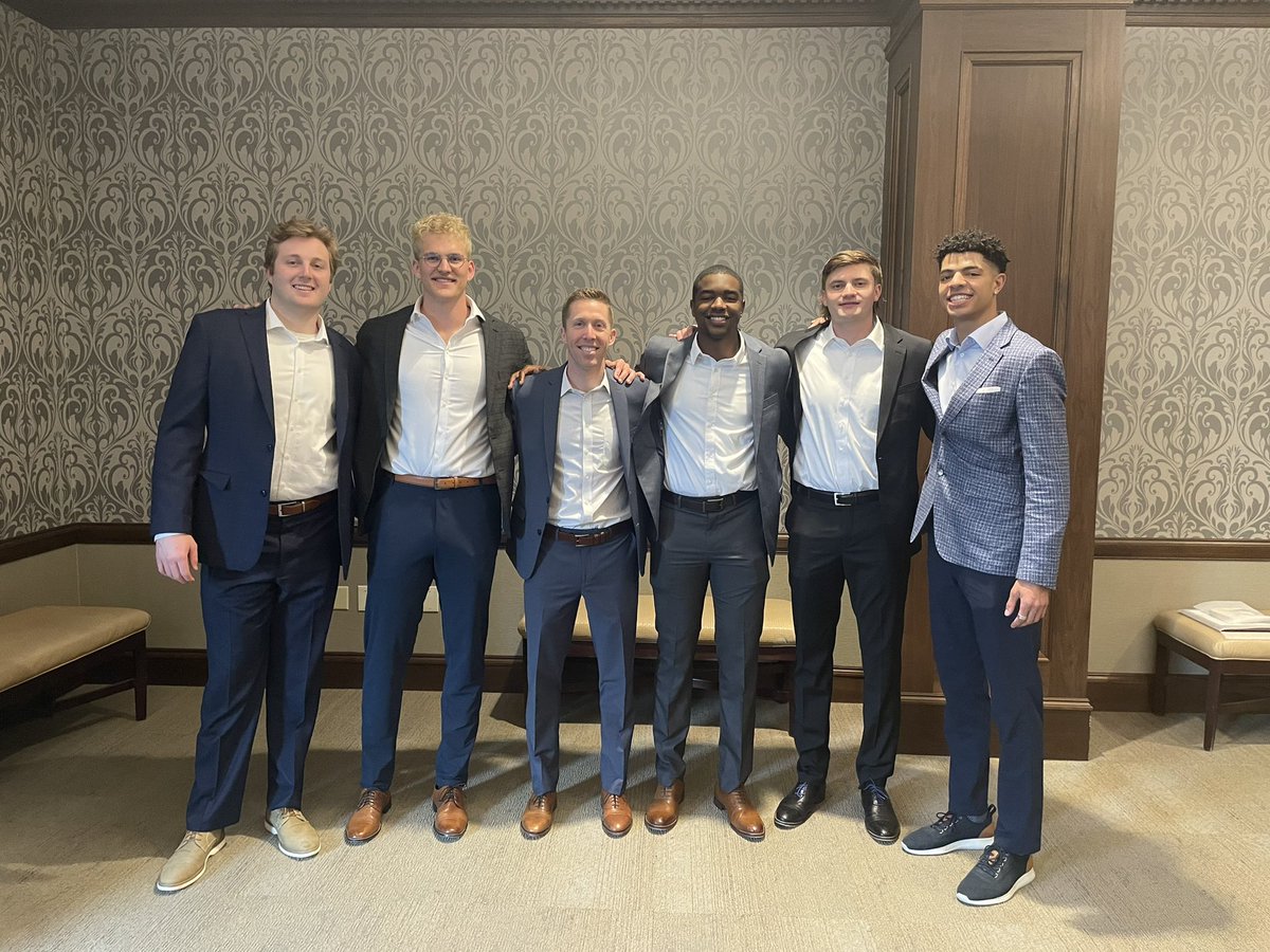 CoachTHolloway's tweet photo. These 5 seniors are as good as it gets.  Made me a better coach! Forever grateful for their contributions to @BelmontMBB https://t.co/kJqDVqP5Go